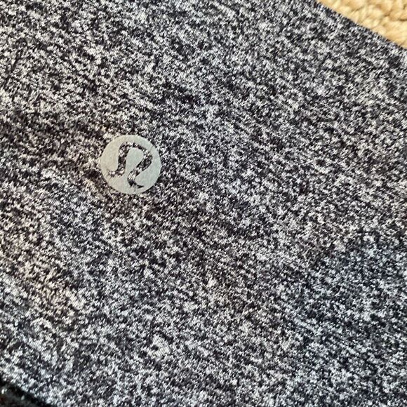 Lululemon Wunder Under Crop (Hi-Rise) *21" Heathered Black size 2 - Picture 4 of 5